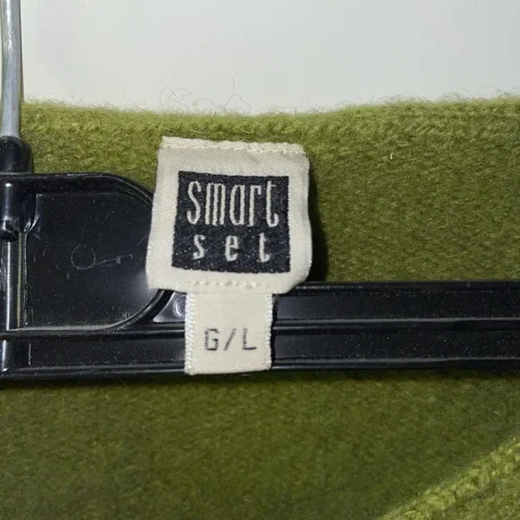 Green y2k Sweater - Picture 3 of 3